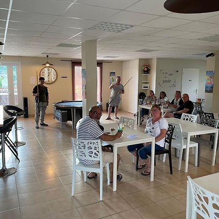 ホテル Val St Georges Saint-Georges-de-Luzençon エクステリア 写真